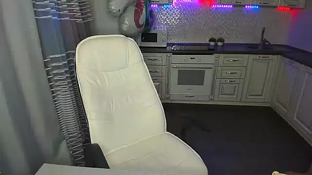 MelodyOfLovee online show from 5, 2, 2025