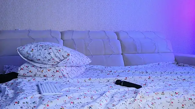 Snapshot of elsa_limerence chatting on 4, 1, 2025 elsa limerence online show from 4, 1, 2025