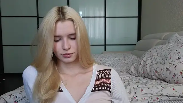 Snapshot of elsa_limerence chatting on 3, 10, 2025 elsa limerence online show from 3, 10, 2025