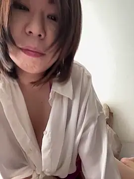 Snapshot of Yukimi- chatting on 11, 12, 2024 Yukimi- online show from 11, 12, 2024