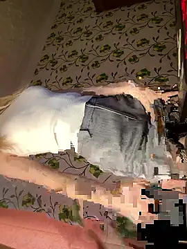 Evvie Summn1 online show from 4, 4, 2026