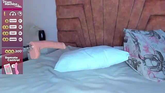 MAHIASMITH13 online show from 4, 2, 2025