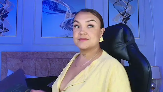 Snapshot of lyn_adamns chatting on 11, 9, 2025 lyn adamns online show from 11, 9, 2025