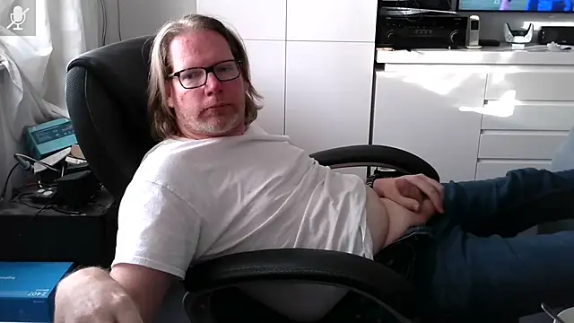 Snapshot of VSteph chatting on 8, 5, 2026 VSteph online show from 8, 5, 2026