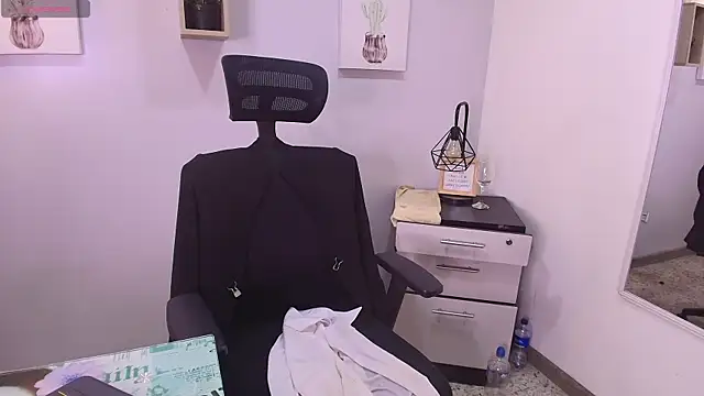 Snapshot of Zuzana21 chatting on 21, 4, 2026 Zuzana21 online show from 21, 4, 2026