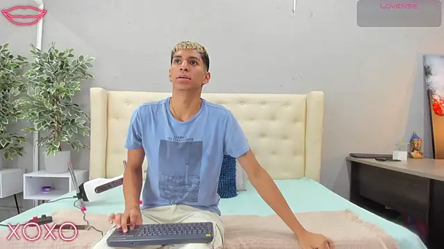 Snapshot of kieran_derek chatting on 20, 3, 2025 kieran derek online show from 20, 3, 2025