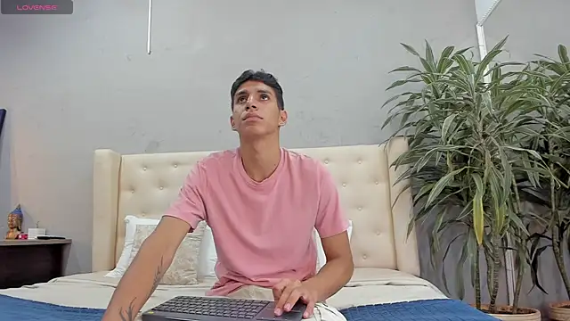 Snapshot of kieran_derek chatting on 16, 10, 2025 kieran derek online show from 16, 10, 2025