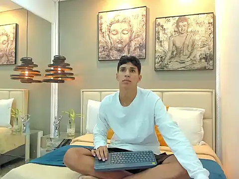 Snapshot of kieran_derek chatting on 29, 10, 2025 kieran derek online show from 29, 10, 2025