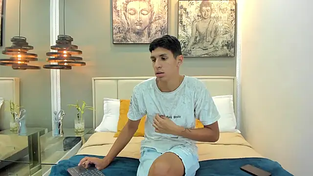 Snapshot of kieran_derek chatting on 5, 11, 2025 kieran derek online show from 5, 11, 2025