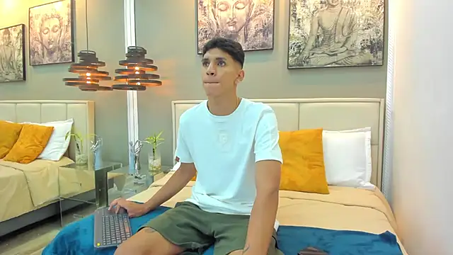 Snapshot of kieran_derek chatting on 8, 11, 2025 kieran derek online show from 8, 11, 2025