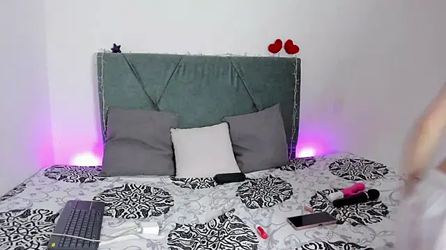 Gabby and Alice online show from 25, 1, 2025