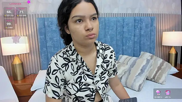 Snapshot of pretty_sunlight_ chatting on 3, 10, 2025 pretty sunlight online show from 3, 10, 2025