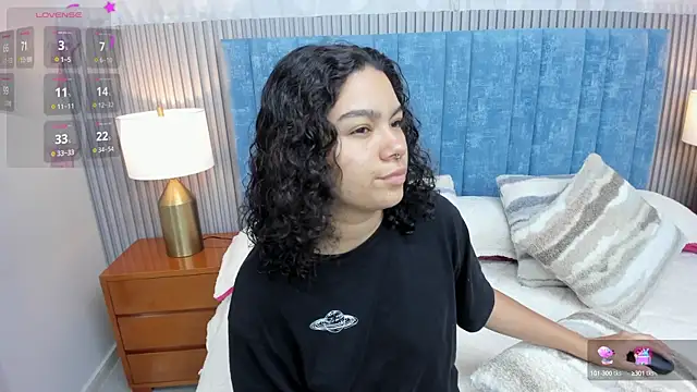 Snapshot of pretty_sunlight_ chatting on 4, 10, 2025 pretty sunlight online show from 4, 10, 2025