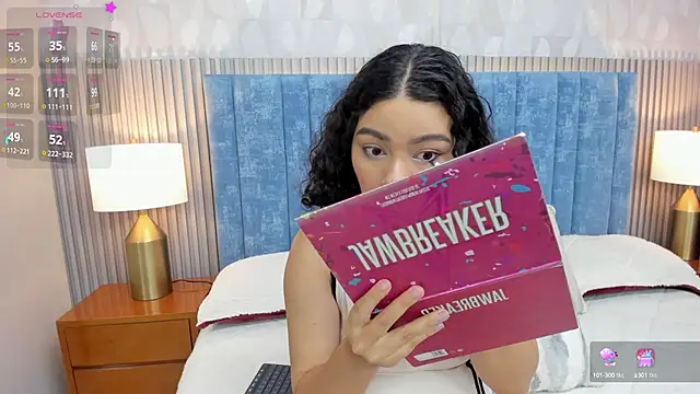 Snapshot of pretty_sunlight_ chatting on 2, 11, 2025 pretty sunlight online show from 2, 11, 2025