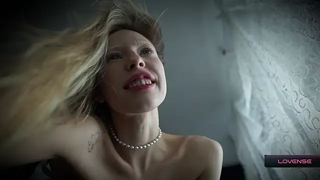  Phantom thread  online show from 2, 12, 2025