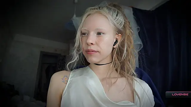  Phantom thread  online show from 17, 3, 2026