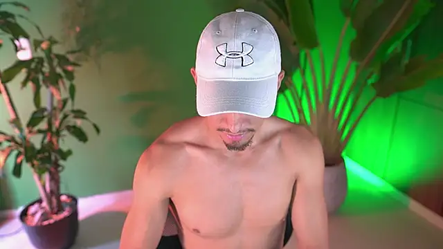 Snapshot of Aaronfox_x chatting on 4, 4, 2026 Aaronfox x online show from 4, 4, 2026