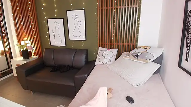 Snapshot of brigiitte_rohan chatting on 17, 9, 2025 brigiitte rohan online show from 17, 9, 2025