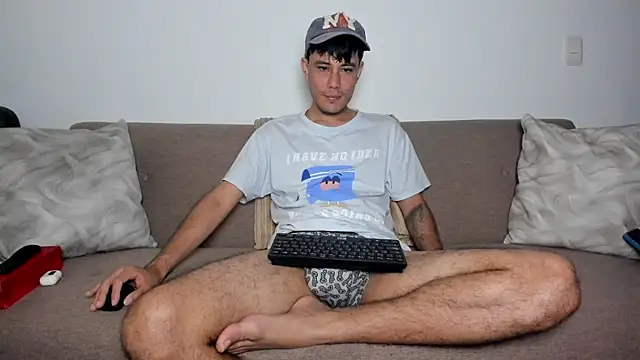Huge latin cock online show from 5, 10, 2025