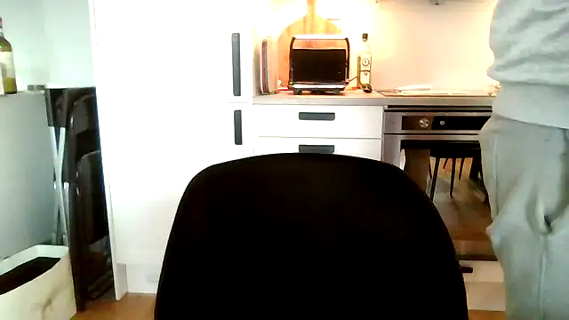 Snapshot of aleksergira chatting on 11, 12, 2024 aleksergira online show from 11, 12, 2024