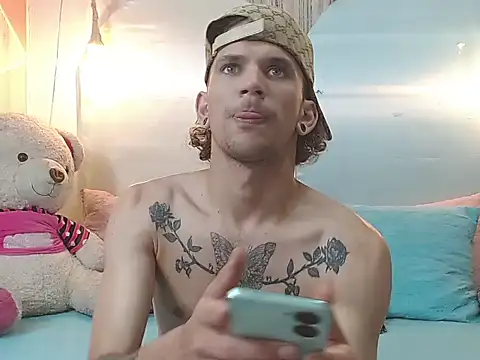 Snapshot of tylor_boy chatting on 26, 11, 2025 tylor boy online show from 26, 11, 2025