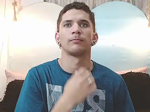 Snapshot of tylor_boy chatting on 18, 12, 2025 tylor boy online show from 18, 12, 2025