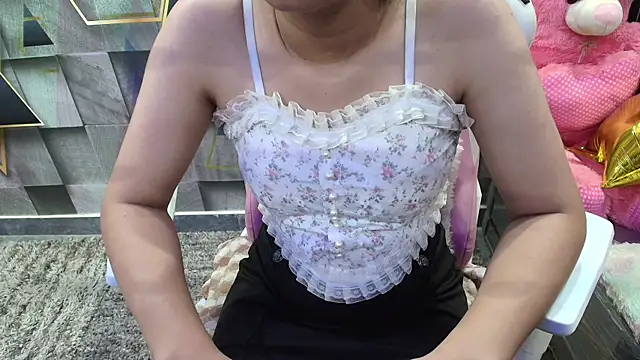 Snapshot of YourKusu chatting on 28, 10, 2025 YourKusu online show from 28, 10, 2025