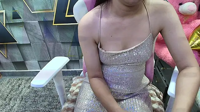 Snapshot of YourKusu chatting on 4, 11, 2025 YourKusu online show from 4, 11, 2025