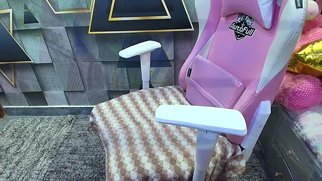 Snapshot of YourKusu chatting on 15, 11, 2025 YourKusu online show from 15, 11, 2025