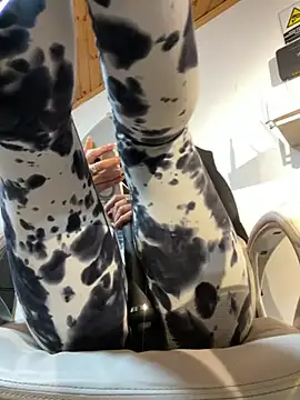 Snapshot of Milff_parkerrr chatting on 7, 3, 2025 Milff parkerrr online show from 7, 3, 2025