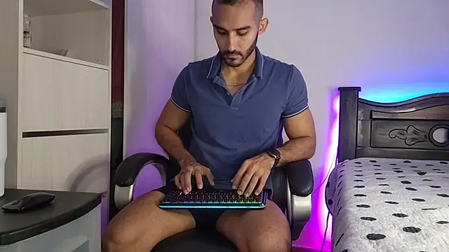 Snapshot of orion1993 chatting on 10, 12, 2024 orion1993 online show from 10, 12, 2024