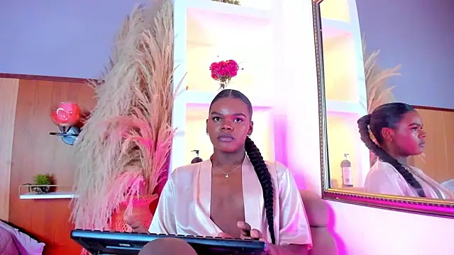 Snapshot of CamiEstrada chatting on 26, 1, 2025 CamiEstrada online show from 26, 1, 2025