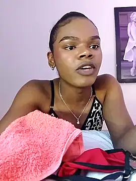 Snapshot of CamiEstrada chatting on 31, 1, 2025 CamiEstrada online show from 31, 1, 2025