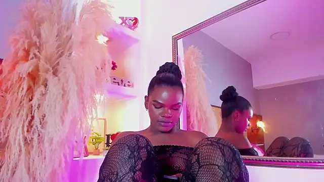 Snapshot of CamiEstrada chatting on 1, 2, 2025 CamiEstrada online show from 1, 2, 2025