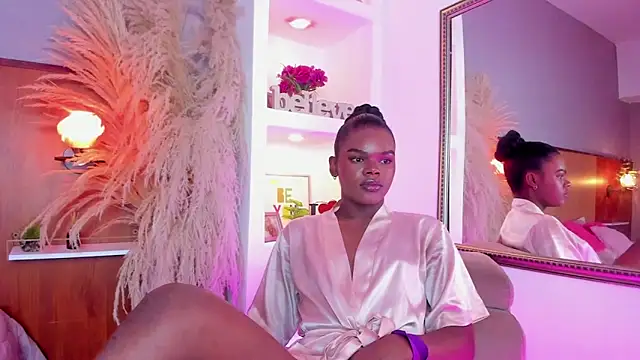 Snapshot of CamiEstrada chatting on 1, 2, 2025 CamiEstrada online show from 1, 2, 2025