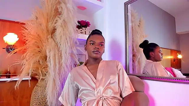 Snapshot of CamiEstrada chatting on 5, 2, 2025 CamiEstrada online show from 5, 2, 2025