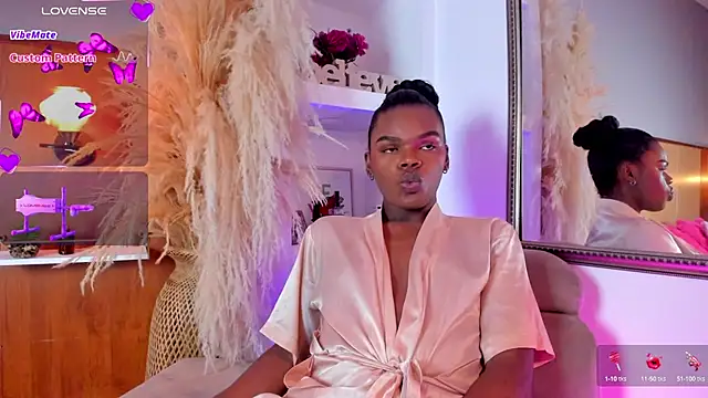 Snapshot of CamiEstrada chatting on 6, 2, 2025 CamiEstrada online show from 6, 2, 2025