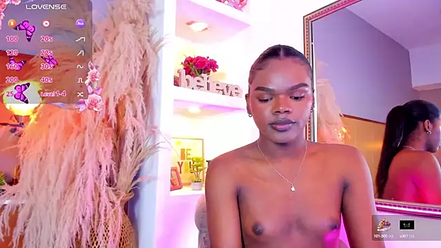 Snapshot of CamiEstrada chatting on 12, 2, 2025 CamiEstrada online show from 12, 2, 2025