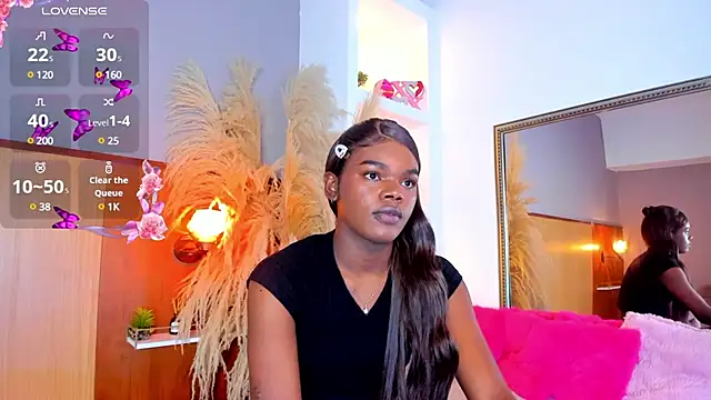 Snapshot of CamiEstrada chatting on 2, 3, 2025 CamiEstrada online show from 2, 3, 2025