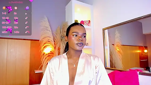 Snapshot of CamiEstrada chatting on 10, 3, 2025 CamiEstrada online show from 10, 3, 2025