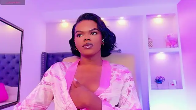 Snapshot of CamiEstrada chatting on 10, 9, 2025 CamiEstrada online show from 10, 9, 2025