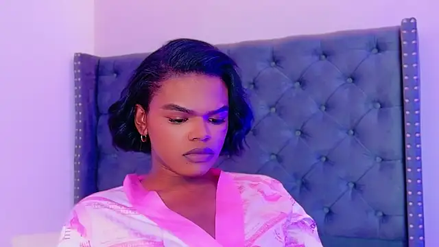 Snapshot of CamiEstrada chatting on 11, 9, 2025 CamiEstrada online show from 11, 9, 2025