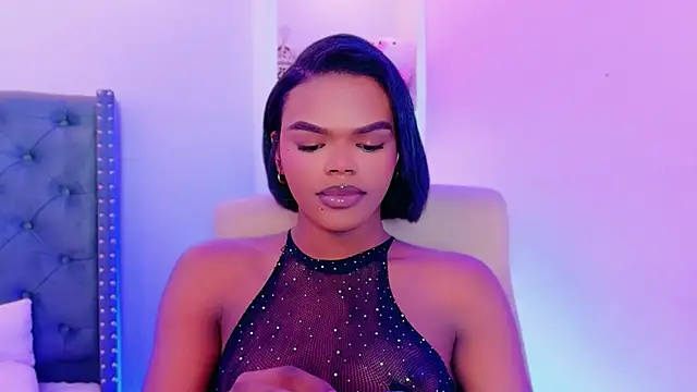 Snapshot of CamiEstrada chatting on 12, 9, 2025 CamiEstrada online show from 12, 9, 2025