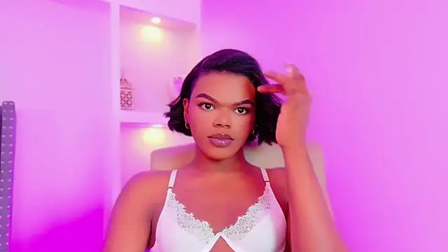 Snapshot of CamiEstrada chatting on 15, 9, 2025 CamiEstrada online show from 15, 9, 2025