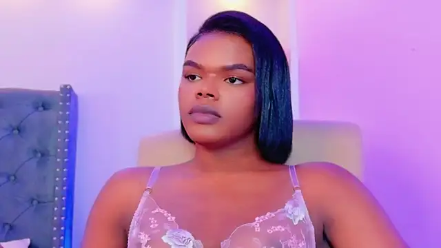 Snapshot of CamiEstrada chatting on 19, 9, 2025 CamiEstrada online show from 19, 9, 2025