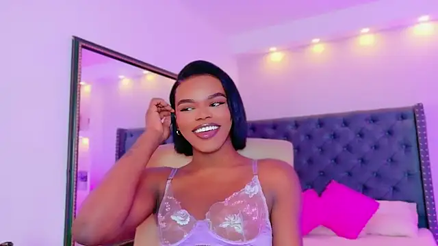 Snapshot of CamiEstrada chatting on 25, 9, 2025 CamiEstrada online show from 25, 9, 2025