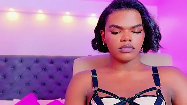 Snapshot of CamiEstrada chatting on 25, 9, 2025 CamiEstrada online show from 25, 9, 2025