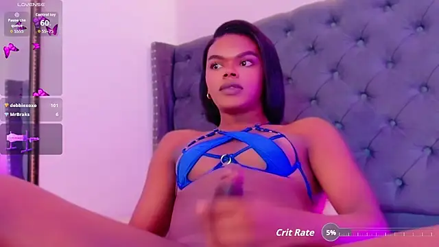 Snapshot of CamiEstrada chatting on 28, 9, 2025 CamiEstrada online show from 28, 9, 2025