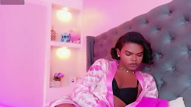 Snapshot of CamiEstrada chatting on 5, 10, 2025 CamiEstrada online show from 5, 10, 2025