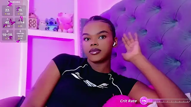 Snapshot of CamiEstrada chatting on 17, 10, 2025 CamiEstrada online show from 17, 10, 2025